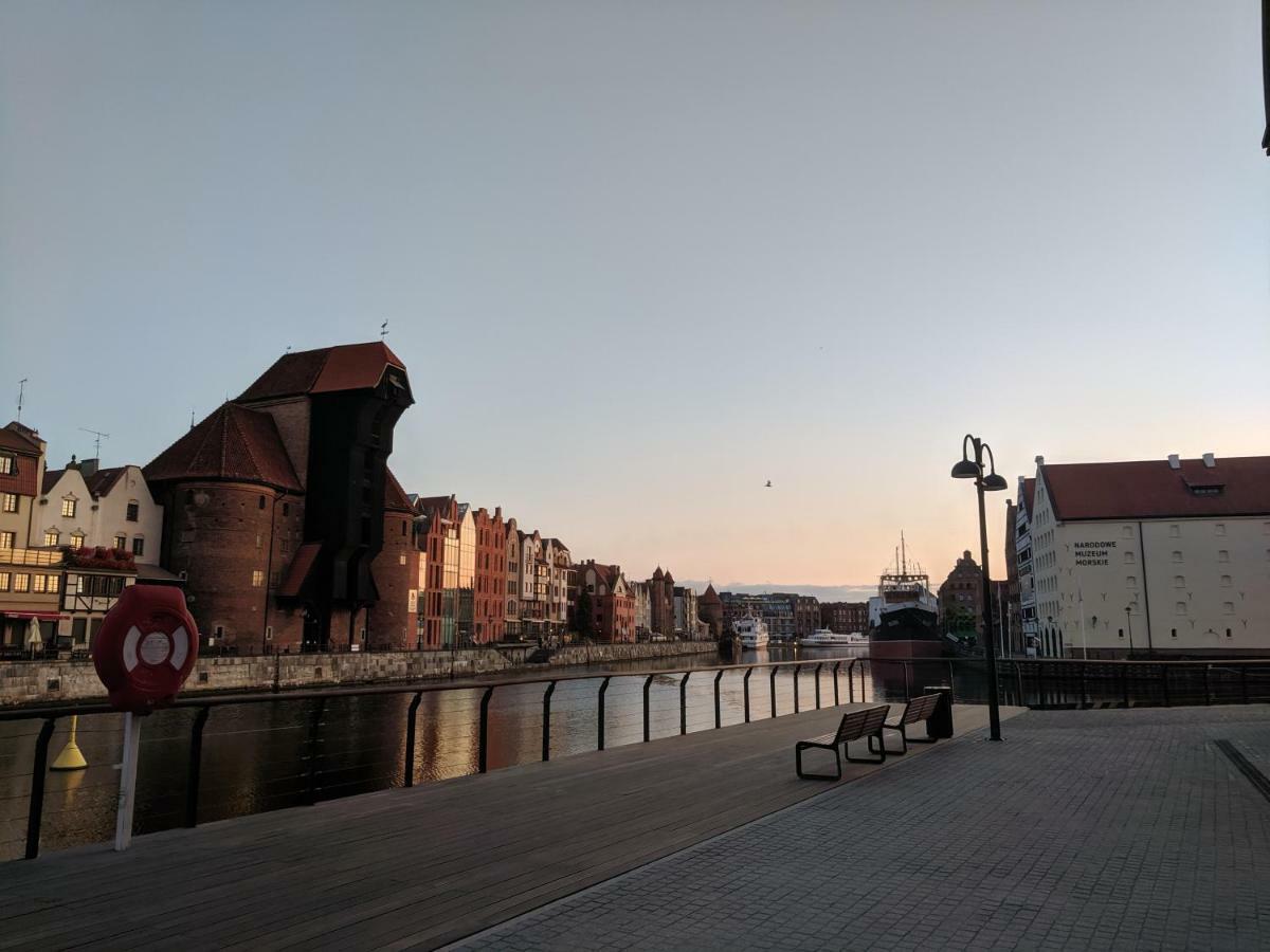 3-Rooms Apartment With Balcony By The Oldtown Gdansk Bagian luar foto